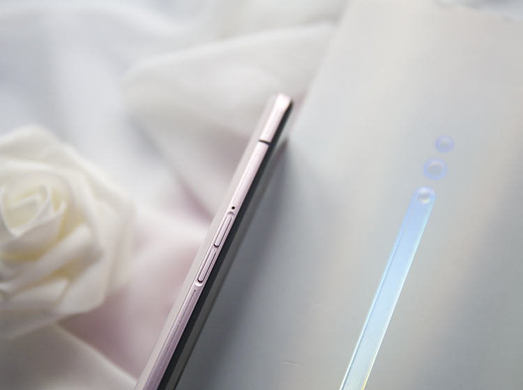 �����û����ĵ����ܷ��棬Reno����������710�����������8GB�ڴ��256GB�洢�����Ժܺ������û�����Ϸ�����պ���Ƶ����