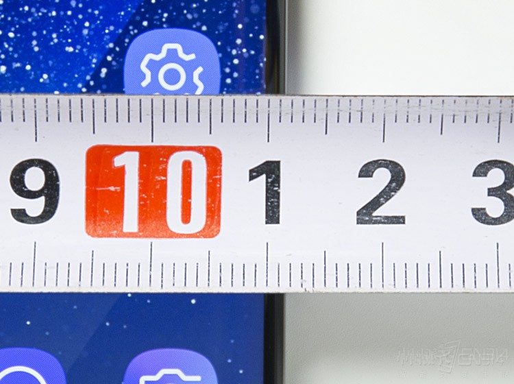 ������Ļ�߿�Ļ�������S8����ǲ���2mm��