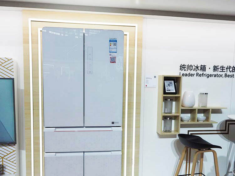 ����һ���ɫ����Ӧ��������ʽװ�乤�գ�һ�Ĵ�ͳ����������ĸ�����ƣ�����ʵ�ּҵ���Ƶġ���ƽ������