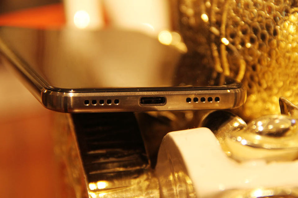 �ײ�ΪType-C���ݽӿ��Լ�����������˷硣