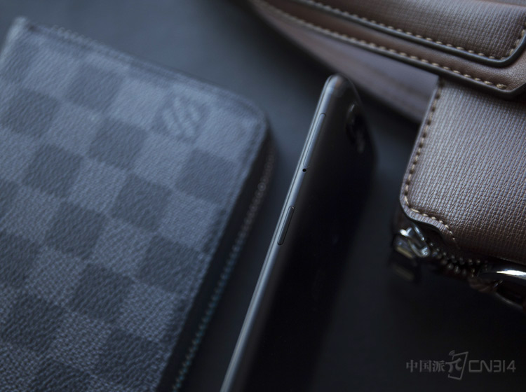 �����൱���˱���ȴû�и��ָУ�����ǵ�Դ����SIM���ۡ�