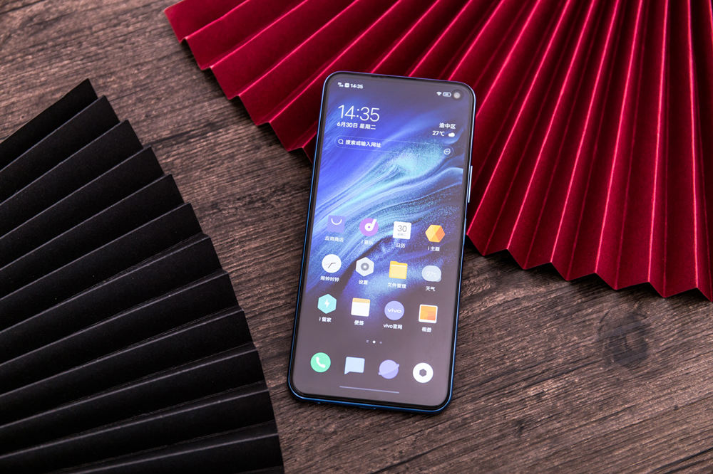 ⣬iQOO Z1xĻˢʸߴ120Hzⲿֻ֮һΪͬλĲƷձֻ60HzˢһֱǸ߶˻ĴʣiQOOҲ뵽2000Ԫڵļλ