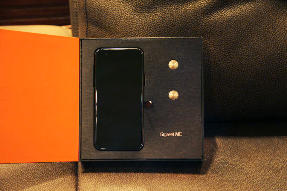 ���ںͺ���Ҳ�����Ӧ����ɫ����Ȼ�����˺�ɫ��