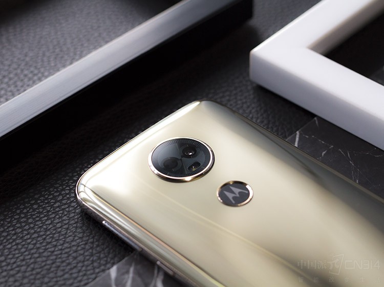 �»������ø�ͨQC3.0��ѹ����׼Э�飬��֧��OTG�����繦�ܣ�����ʱ������籦�������û���������