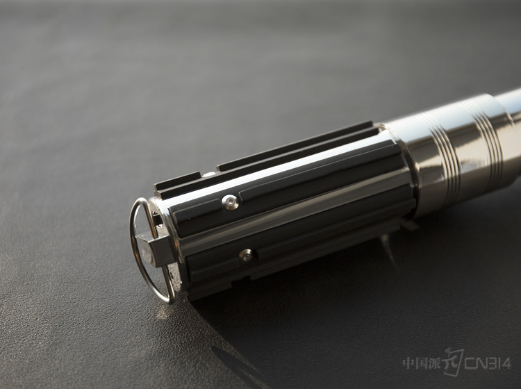 ��������ϻ�û��һ���������г���ʽ�����AR��Ϸ�豸������˴η�����Mirage AR����ͷ���ĳ���ʽ�������ɻ��ΪARδ���ķ�չ�·��򣬳�Ϊ���������������ƶ����븳���ߡ�