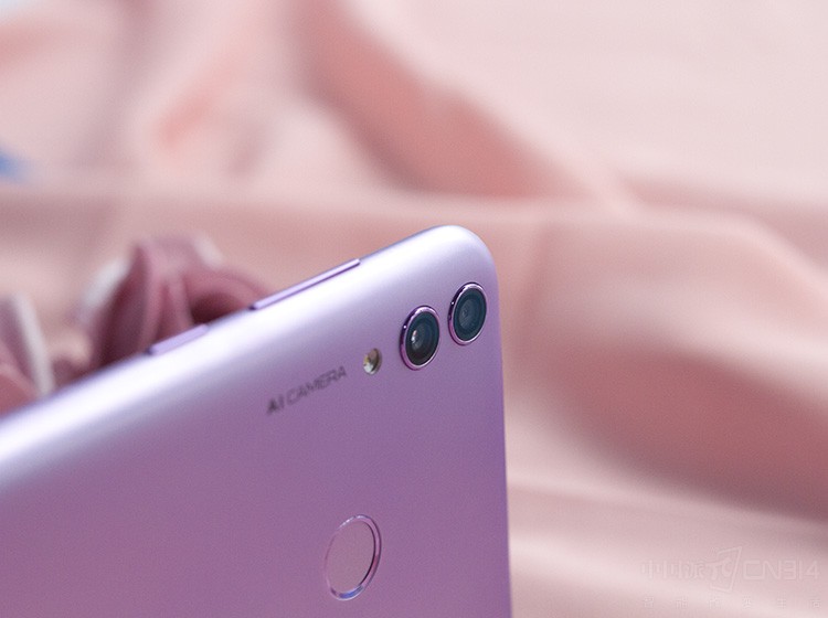 �ڻ������������࣬��ҫ����8C�����˷�����ƣ��ƽ𻡶Ƚ�ϻ���������ľ�׼�ƿأ��������ͬӤ�׶����ۼ���һ���ϸ���ָС�