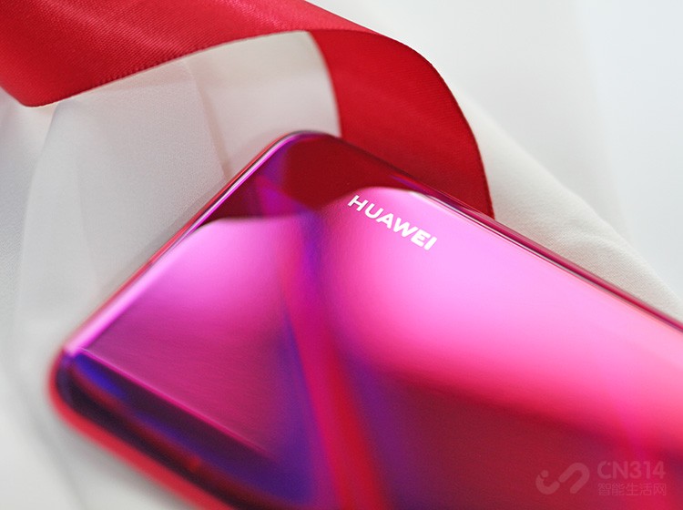   ���Կ�����nova 4�ֻ����˵ĸо���һ���Ź⣬һ���Ųʣ���ͬ�ĽǶȻ��в�ͬ��ɫ�ʣ��������Ź��ߵı仯�Ź�Ч��Ҳ��֮��ã��������������������������������������׷�����ֵ�Ŀ�ζ��