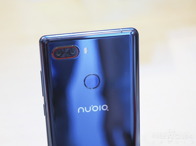 ���Z17Sʹ����ǰ��˫��+����˫�����ϣ��⻹��Ŭ����ͷһ����ô����