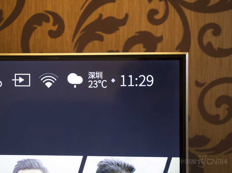 �ر�������ɫ�����Ͻ��бߣ��õ��ӱ߿����Ӿ����ֽ�һ��������Ч����