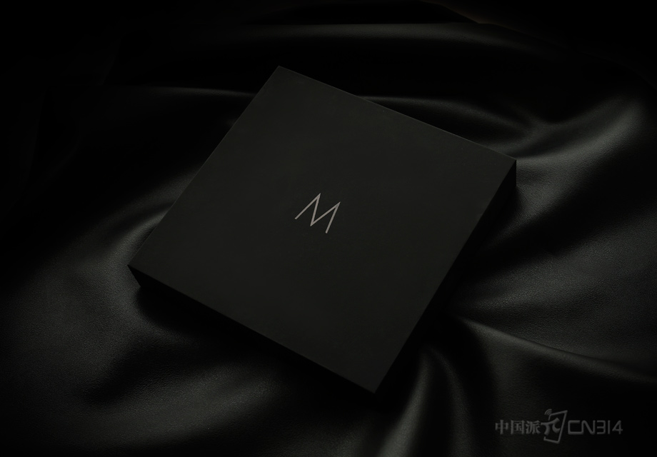 �����˳�ʱ���׼�����������ڼ����������Ʒ�콢Smartisan M1���ڴ��ӿƼ�2016�Ϻ���Ʒ�������ϣ���������Ȼ����һλ������Ƿ�Ȥ��Ĭ�������ˣ�����ȴΪSmartisan M1������һЩ�ɻ�����ֻ�ٴ����黳��������ת�����ܿɹ�