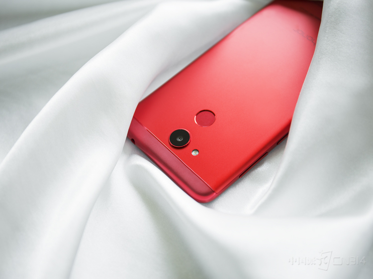 ��ҫV9 play����ӵ��2.5D�����ͱ���Ļ�����ƣ��ټ����������ɫ�������߹��п��ƹ��ǣ�����ҫV9 play�Ŀ�����������������޿����ޣ��㶯������