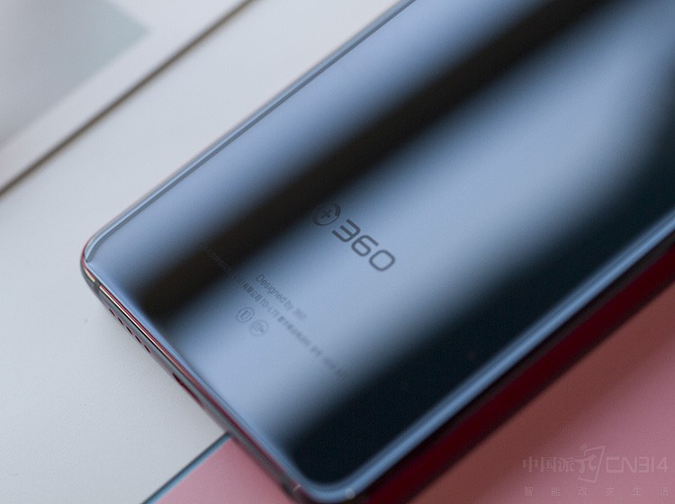 �������°���ӡ��360��LOGO�����Ƶġ�ʮ�����δ����Ű�ȫ���ػ���