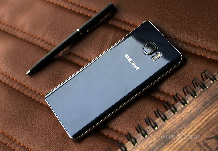 ����Galaxy Note5�ڱ��������λ��ӵ���������ͣ���ϲ����ĵ������ܹ������û�ϸ���ʹ���ָС�