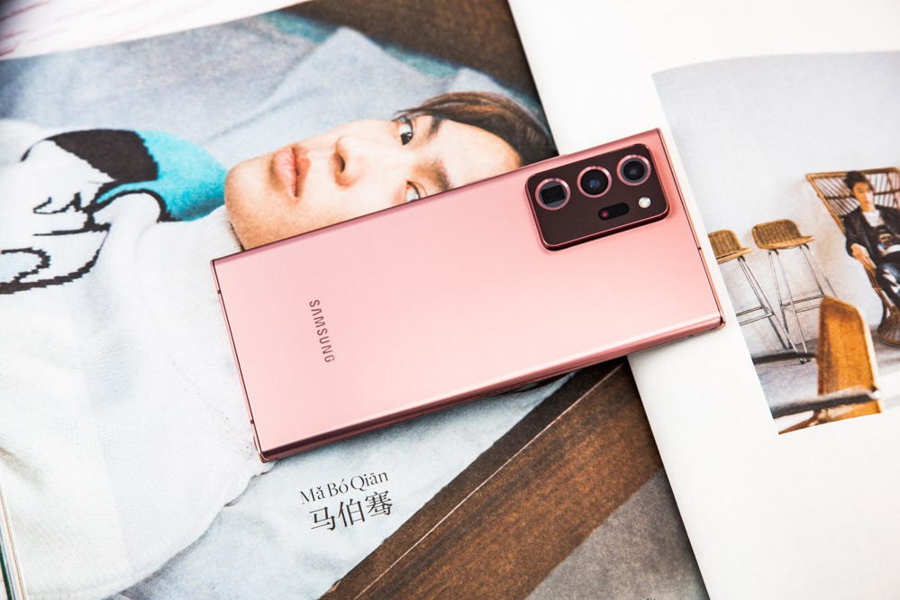 ���ֻ�Ʒ���У���Щ�ֻ����̳�ʢ������ʮ�꣬��Ȼ������ʮ��ľ����������Ǿ�����������ҵ����ô�����ȥ�ˣ�ȫ���г��ݶ���Ȼ������ǰ����λ�á�ÿ��Sϵ�к�Noteϵ�еķ����ᣬ���Ǿ�Ʒ�еľ�Ʒ���ܵ�������ʿ��׷�����������չʾ���ǽ����°���Noteϵ�е���Ʒ��������Note20 Ultra��