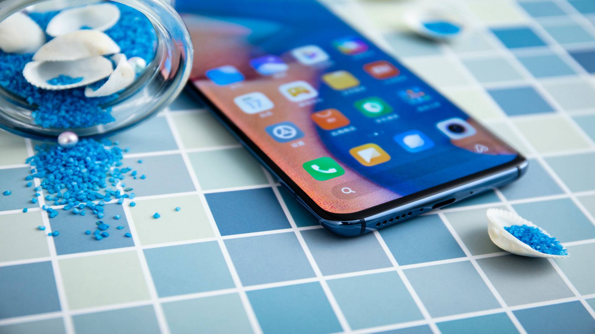 ����۷��棬С��10�����һ����ĥ�ø��ӵľ��£�ӵ���Ÿ���խ���°ͺͱ߿򣬲������������Ƕ��Ƶ�6.67Ӣ���˫����AMOLED��Ļ���ӹ۸�������������̨�ֻ�����ռ�Ȼ��ǱȽϸߵġ�