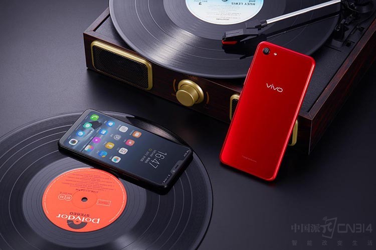 ���գ����š�ȫ��ҫ���ʣ�AI�����족�ںŵ�vivo Y83��ʽ����������1498Ԫ�ļ۸���ζ������һ�����콢�Ķ�λ���׿��ⲿ���أ��ڼ۸��Լ�ʵ�ʱ���֮�䣬vivo Y83�����ҵ�һ�����õ�ƽ�⣬����������λ�Ĺ������󡣾�����Σ���������һ��ͼ���н��з�����