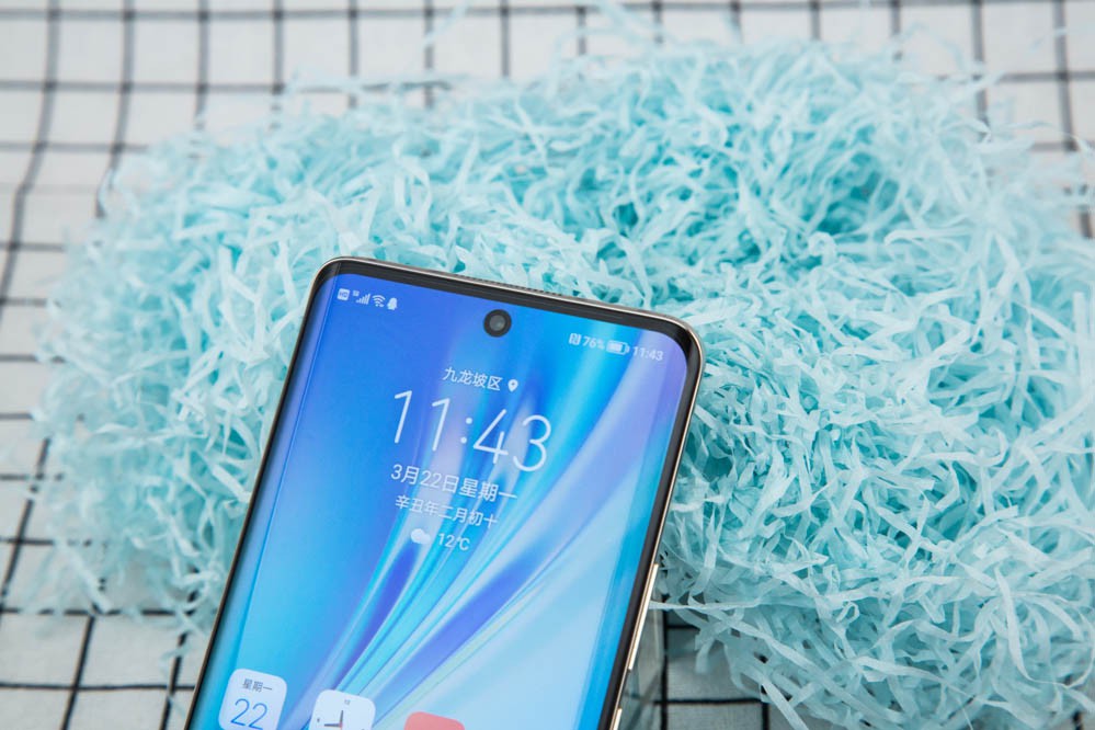 ǰͷУڴͳ׷ʽҫV10ݰĿλ0.7mmΪгĹ۸СĻͬʱ֧HDR10100% DCI-P3ɫܹHDRƬԴʾõĻЧ