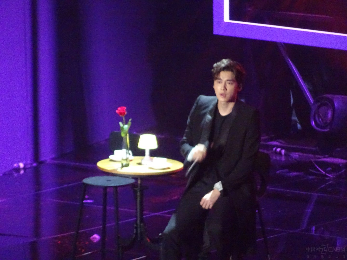 OPPO��������R11������ɫ�����׷������졣