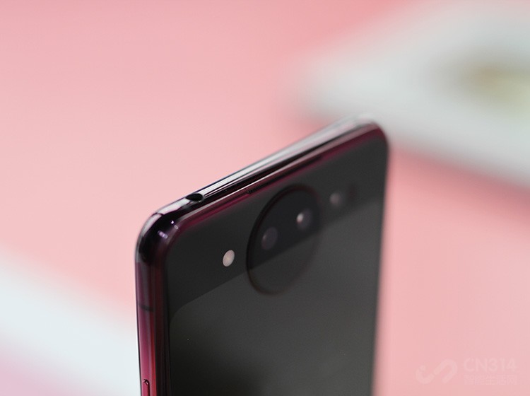 �����NEX������NEX�Ĺ����ŵ�NEX˫������Ҳ����ѹ�������ص�˫���������߼����ɫ���ֻ���Ӱ��������ƶ���NEX˫�����Ϊ������õ��콢��֮һ����Ϊ����콢��NEX˫�����Ѿ�������vivo����ʵ�ֵ�һ�У��������κη��涼û�ж̰壬�����NEX�������ǵ��𺳱��֡�