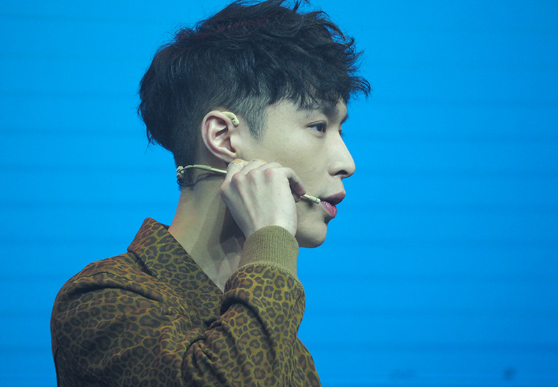 ��������Ϊ������Ů��ż�񣬾���Ϊnova���ĵ�һ˲�����������ֳ���˿��ɧ���������Ĳ��������ƶ��ĵ��ܡ���Ϊnovaʹ���˺���1200������ͷ��ǰ��800������ͷ��֧����ױ2.0������3.0��������һ������������