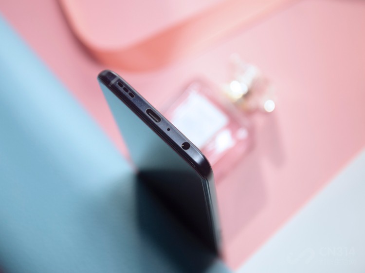 ���⣬Reno2��������4000����ʱ��������أ���֧��VOOC����3.0��Ӧ��˵������������Ч�ʶ��ܵõ����ϡ�ָ�ƽ���������˹����Ļָ��3.0�������ٷ���ʾ�����ɹ���������4.3%����������������12.5%��