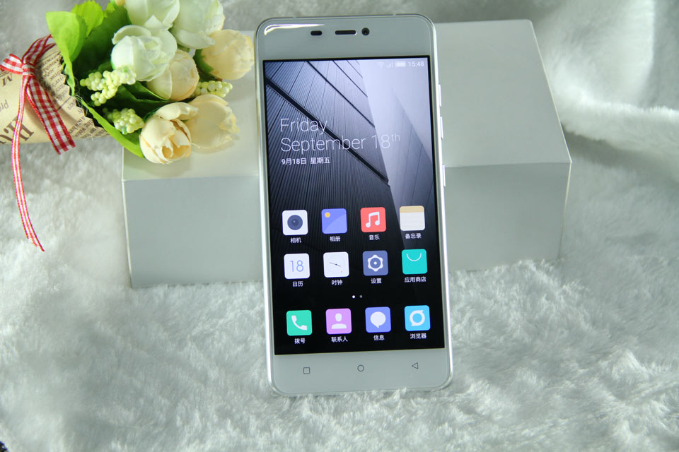 iuni N1����ǳ���࣬������һ��5Ӣ���С��720p��Ļ����������2.5D������