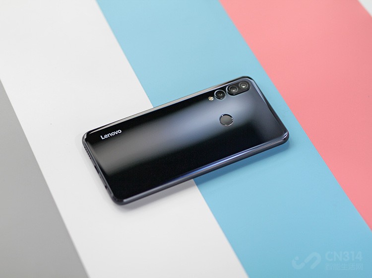 ϵͳ���棬�ֻ����л��ڰ�׿P�Ż���ZUI 10����ϵͳ������ӵ�С��������١����ԣ���֧��4D U-Touchȫ�������ƣ�֧��תһת�����������һ�п����ֵ�Ͳ�ȹ��ܣ��û������һ��������