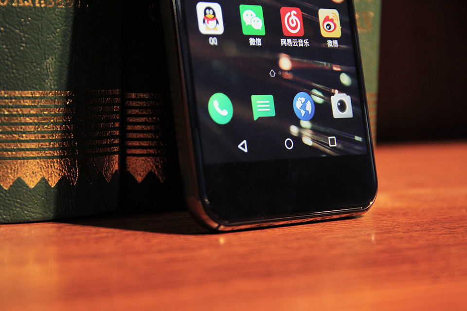 ��Ըѭ�浸�ص�Gigaset�����˲���ֱ߿�+˫��2.5D��������ơ�����������߿��ںϵ�ʮ����Ȼ��