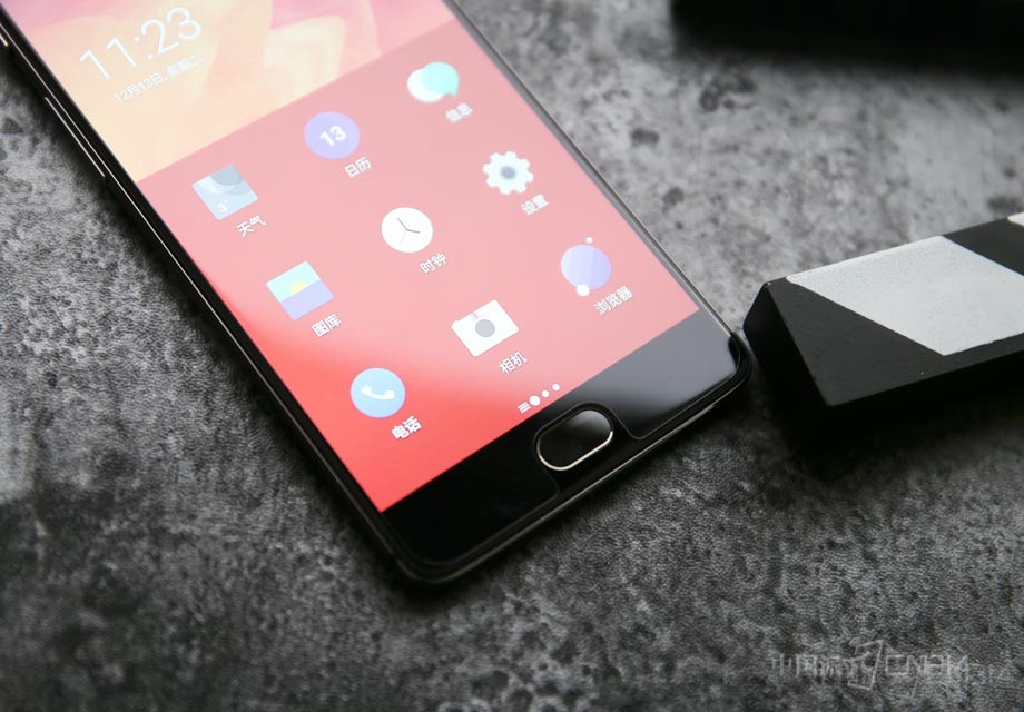 OnePlus 3T��û�����ӻ�����Ⱥͻ���������ǰ���£����OnePlus 3�������������400mAh����������������һ�������ģ���������Ȼ֧�������������Ĵ������䷽��DASH��������ǿ��