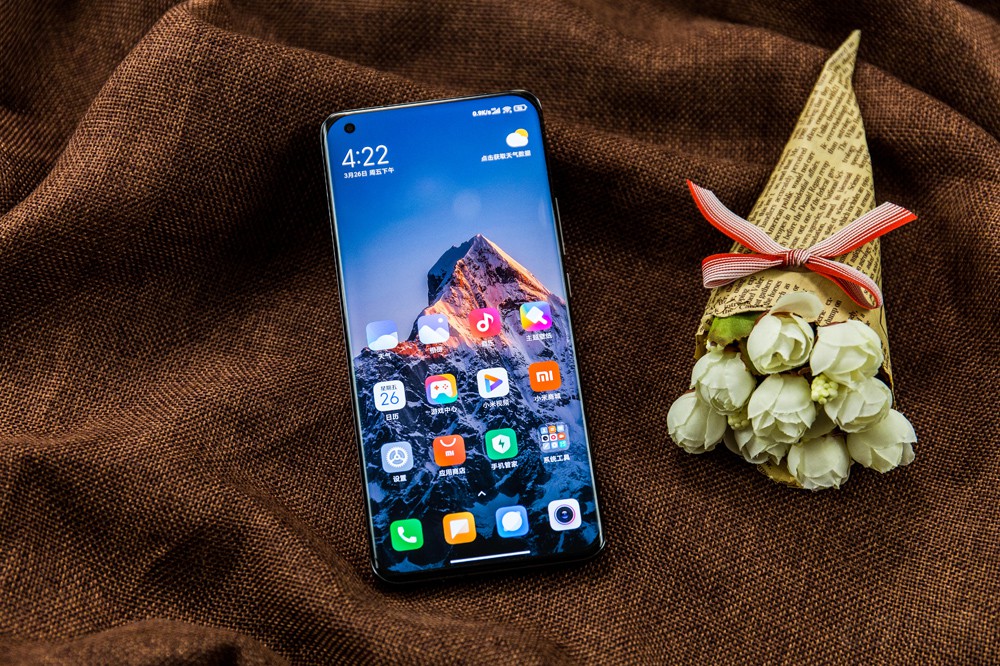 ǧʼС11ϵееġ󱭡˵桱ڸҼˣǴ˵еС11 Ultraֻ˵ڻһĺڿƼ֮888оƬѾˡġôǾһͼٴθһС11 UltraЩ㣬÷ỹĻǵͼͷβ