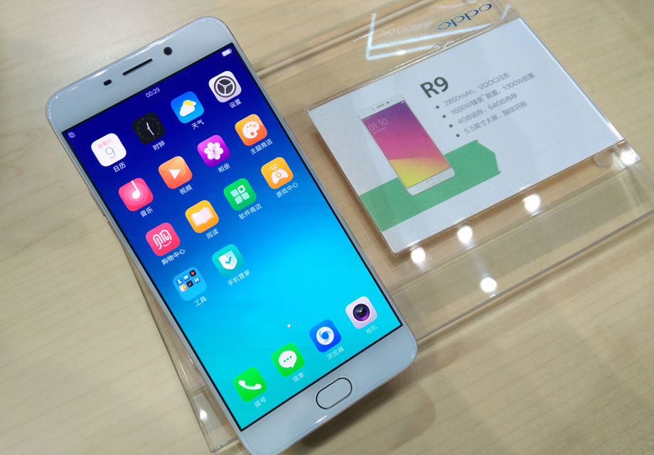 OPPO R9ȫ�¶���ĳ�խ�߿���������µ�ColorOS 3.0ϵͳ����ֵ�ǳ��ߡ�