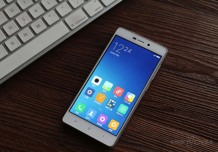 ͬʱ����һ�εĺ���3������4100mAh���������ĵ�أ��������ĺ�Ƚ���8.5mm�����ƵñȽϺá�