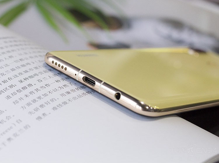 ��Ϊnova3�Ļ����ײ���3.5���׶�����+Type-C���ݳ��ڣ�USB 2.0��+ͨ����˷�+������������