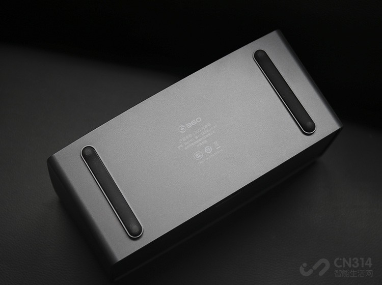 �ײ������Ϊ��࣬��������ķ�����֮�⣬ֻ���м��������������Ĳ�����Ϣ���Ͼ��������ÿ������κ����ݣ������ٻ������Ҳ��������