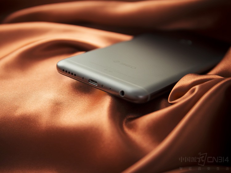 �ײ���������������˷硢�����߽ӿڡ�3.5mm�����ס�