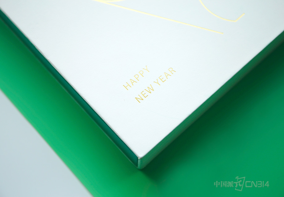 ��ɫ��Happy new year���ɫֽ�к���Υ�͸У����浽����ʲô������