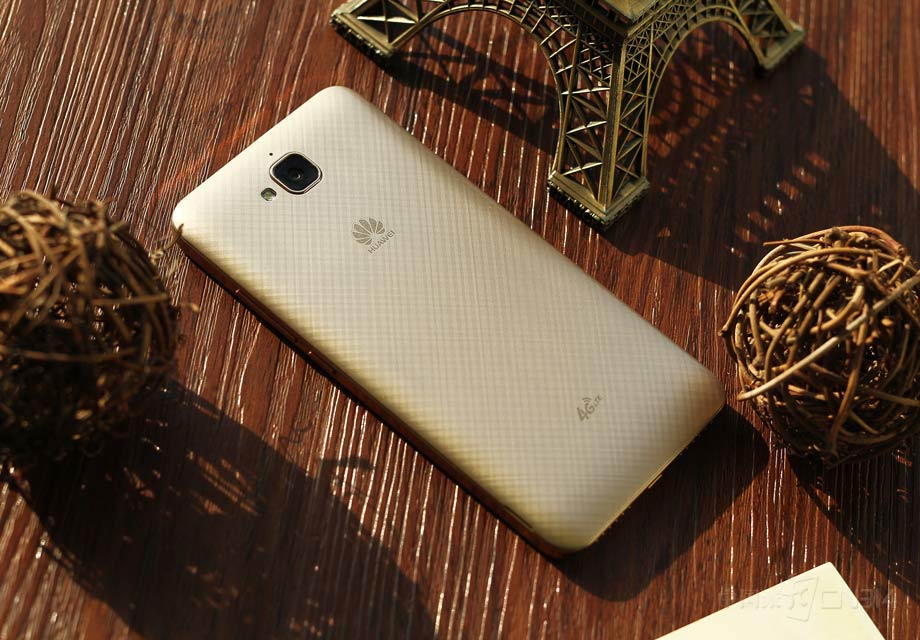 ��������ǻ�Ϊ���� 5��һ�����㣬���ĵ�ظǰ����ģ�߾�����������ɫ���ʸи�����Ӻ�ݻ���ĸо������������ڱ���ʱ��Ҳ����ֳ���ͬ�Ĺ⾰����νƯ���Ƿ���