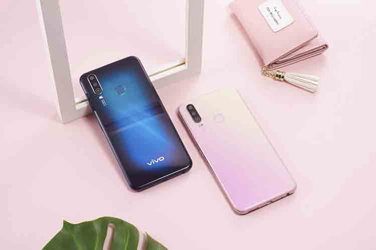 ������ϢŨ����ҷ�ɫ���ʺ�������ˬ������ɫ����ñ�ʯ�Ĺ�Ӱ��ɫ����2.5D�ľ�̼������ظǱ����ϣ���������������ȫ�¹��մ���Ķ��ؽ��䣬��ͬ��������Ӱ��õĶ�ʽ������ճ��ָ����ʵ�΢����������������ĳ��ҷۣ���������Ÿ����Ŀ�ȸ���Լ�����ϸ���ī������Y3���ʸ�����ͬ��ʱ�е��³�����ʮ��������