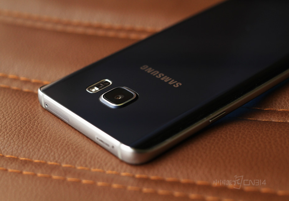 �ֻ������Ľ����߿���˫������λ�����У�������һ�廯���л��Ǻܲ����ġ�