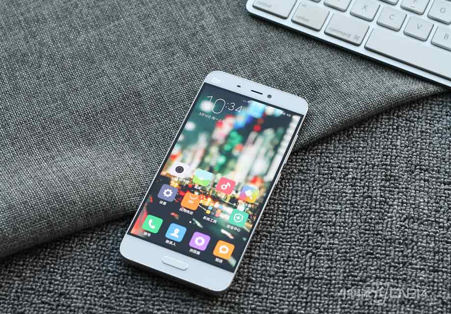 ���������������������ͻأ�ı��ǲ�������ȥ������һʱ�ġ��ޱ߿�ID��������һ��5.15Ӣ��1080p��ʾ����͹�Գ��˼��֡���Ƭ����ζ����