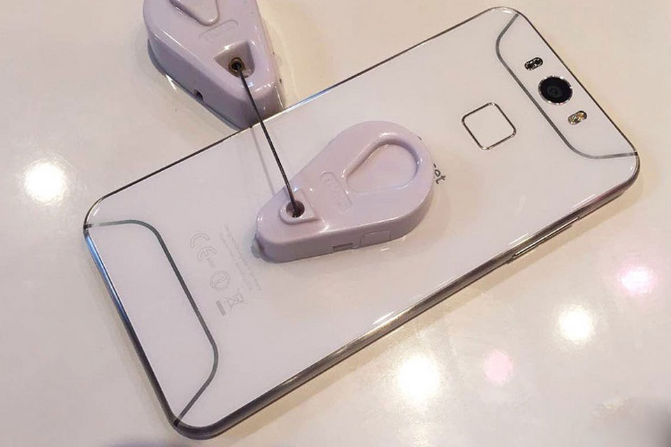 ��ȻGigaset�ոս����ֻ���ҵ�����ƾõ���ʷ��ǿ��ļ���ʵ����ʹ��ӵ�и��ߵ���㣬���Ӹû���տ���������շ������ܿ�������Ȼ��������·�ߵ�Gigaset�ڼ۸��沢��������Gigaset ME�ۼ�469ŷԪ���д��㳢�ʵ����ѿ����䷢��ʱ���ְ��档