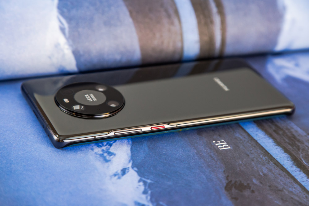 ��Mate30 Pro��ͬ���ǣ����εĻ�ΪMate40 Pro�����û���ʵ����������������ʵ���������γ���ͳһ�����⣬����������Ҳ���Ա�������������Ļ����ߡ�