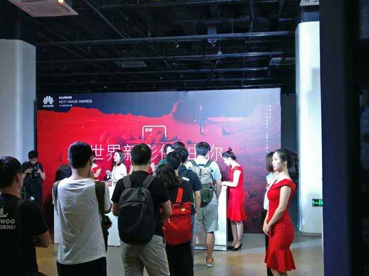 2017��9��9�գ���ΪЯ��ս�Ժ������ŦԼ������Ӱ����(International Center of Photography������ICP)���Ϻ���ʽ����2017��Ϊ��Ӱ�������