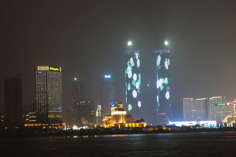 �������ϡ���¥���£�10��22�������ϲ�һ�����������ƹ���ɹ��걨������ཨ������̶��������㼪��˹��¼����һ���ٵĻ���Ƕ��ϲ���һ�����������������̵Ŀ϶���Ҳ��־���ϲ�����ҵ������������������ߴ��ϡ��ˡ�