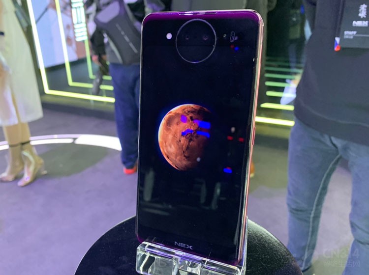 ��Ȼ����˫������ô�ٲ���˫���Ľ�������������ֱ���һ����Դ��������������Ļ���ϣ�����Ҳ�ĵ�Դ�����ɿ�����ǰ����Ļ��