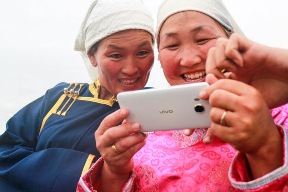 vivo Xshotӵ5.2Ӣ1080P IPSĻƵ2.5GHzĸͨ8018974AC3G RAMԴ32G ROM֧128GTFչģʮƵ˫4G磬Ϊ2600mAhڶˮƽ