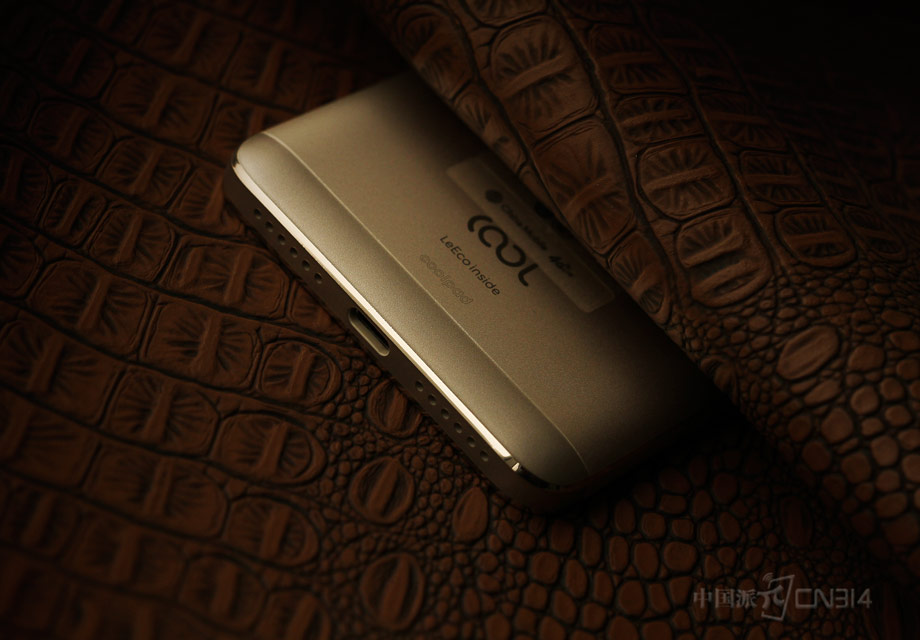 ���Ž�cool1 dual��̬�ֻ������˸�ͨ����652��������ʹ����3GB��RAM�Լ�32GB��ROM����ͨ����652������Ϊ8�˴�������������RAM�ļܹ������а����Ŀ�1.8GHz��ARM Cortex A72�Լ��Ŀ�1.6GHz��ARM Cortex A53���ġ���ͨ����652������ʹ����28nm���գ�ʡ��������ǿ����