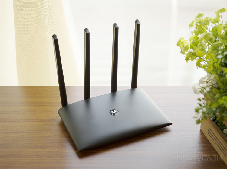 ������ǲ���ABS�������ʴ��죬��һ����͹��մ���������������Ш�Σ�ȴ��������ʻ��߹��ɣ��Ӿ��ϸ����ᱡ��