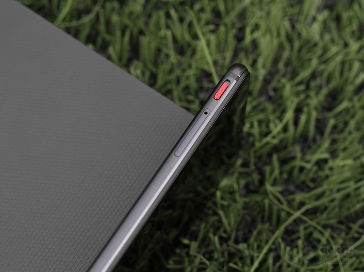 ������࿿�ϵ�λ����ר���羺������ֻҪ���Ʊ��ܽ����ħMars����Ϸ�ռ䣬�ֻ��е�������Ϸ�����Կ�Ƭ����ʽչ������Ϸ�ռ��ڣ�ͬʱ�����Դӵײ�������������빦������һ�롰��ħ����