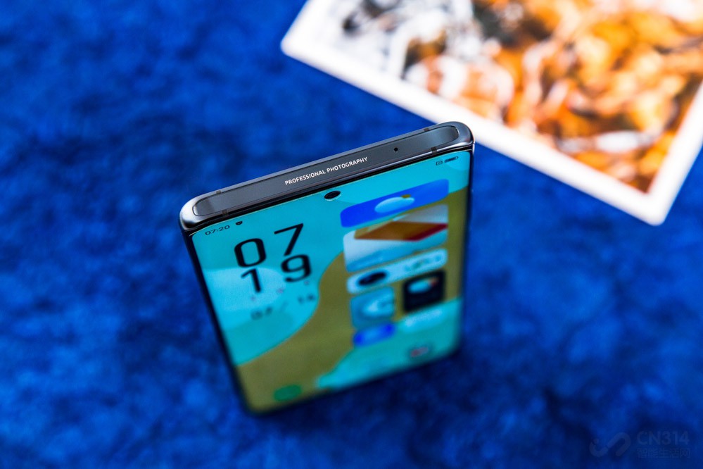 Ļ棬X60 ProʹõAMOLEDӵ120Hzˢ240Hzزʣ֧10εĸ֡ģʽʿSGS֤кΪ7.5%ڰ⻷йۿĻЧƣֹͣӾˡ